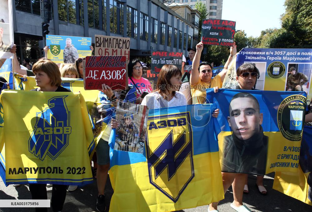 Relatives of POWs hold rally near Ukrainian parliament