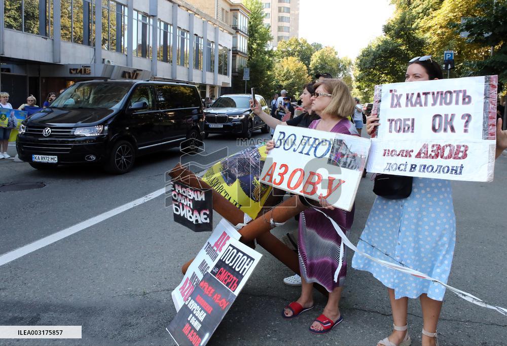 Relatives of POWs hold rally near Ukrainian parliament