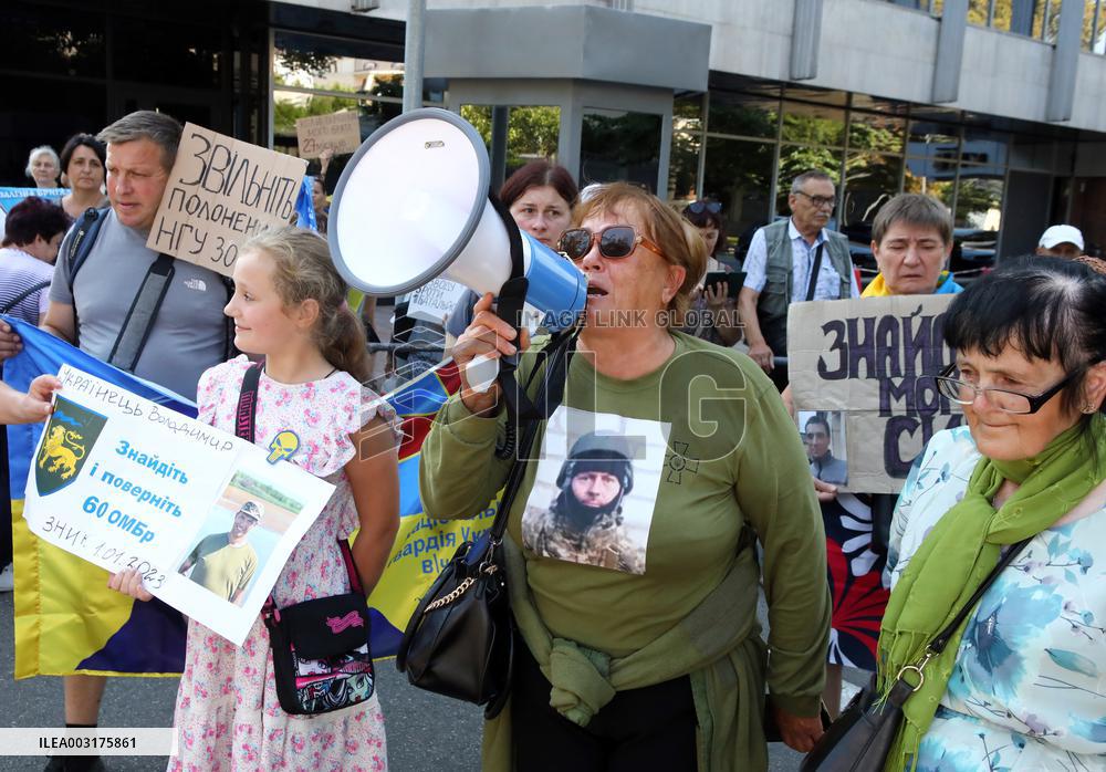 Relatives of POWs hold rally near Ukrainian parliament