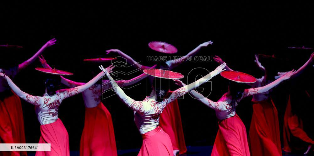 China Dancers Perform In London