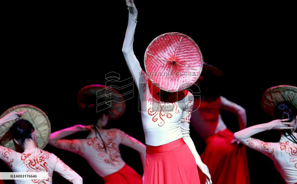 China Dancers Perform In London
