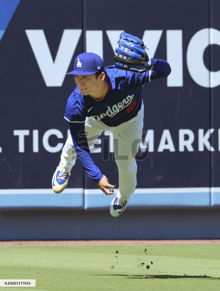 Baseball: Los Angeles Dodgers pitcher Yamamoto