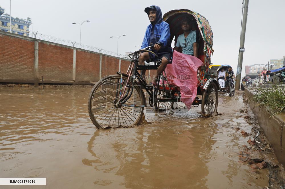 Heavy Rain Lashes Dhaka - Bangladesh