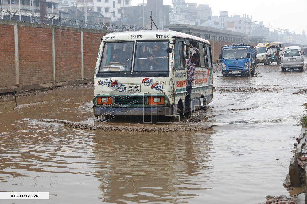 Heavy Rain Lashes Dhaka - Bangladesh