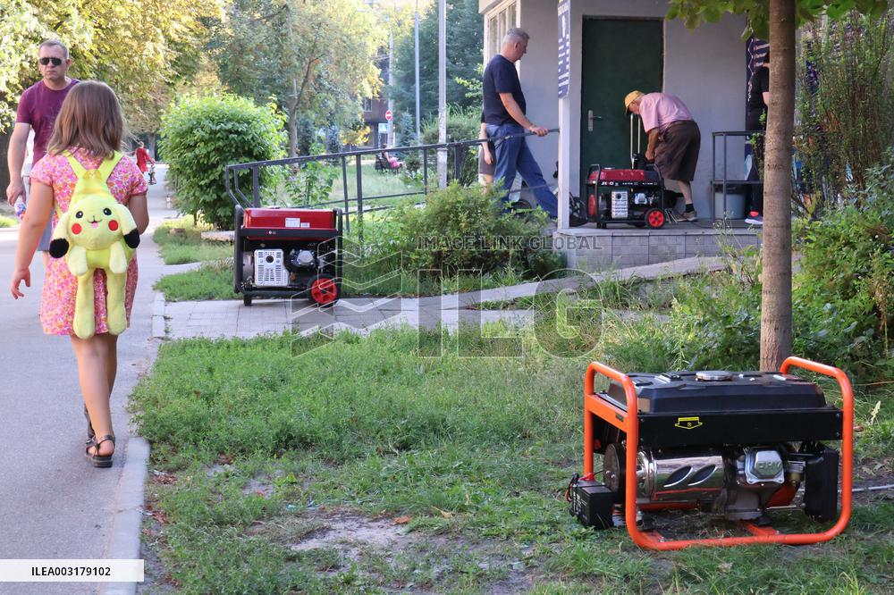 Generators in Kyiv streets