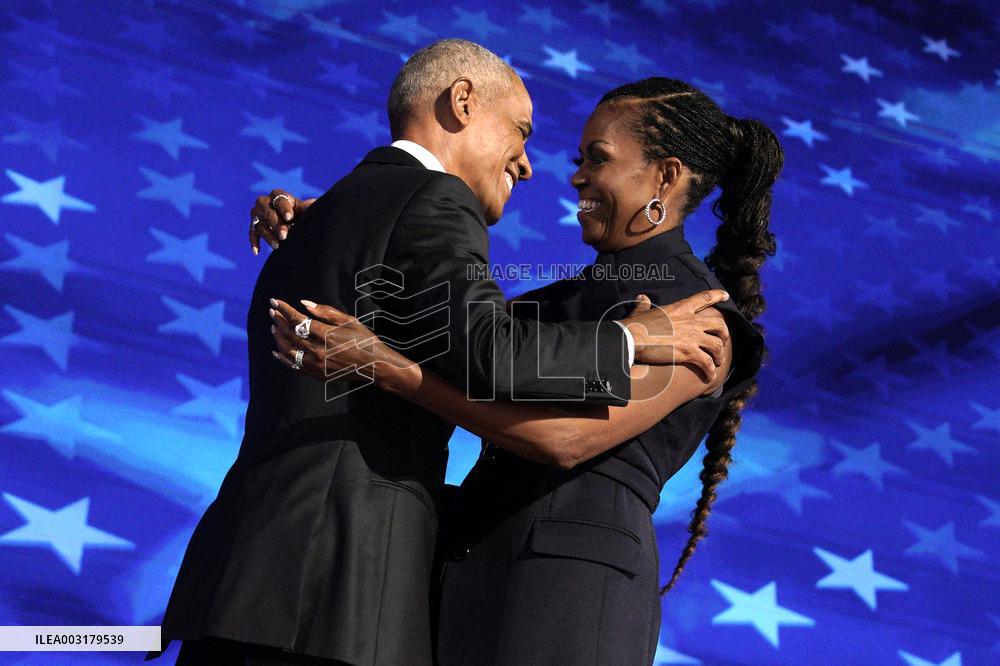 Barack Obama and Michelle at DNC - Chicago