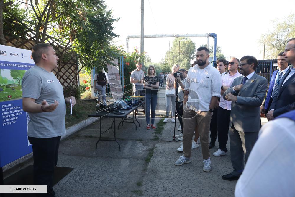 Launch of humanitarian demining project involving women canine handlers in Ukraine