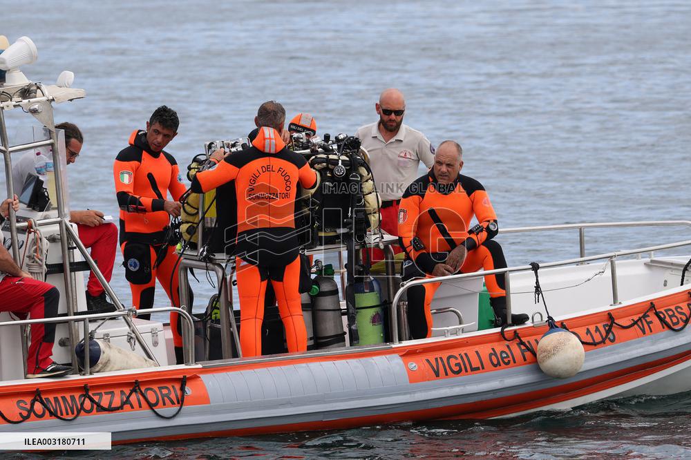 Bodies Brought Ashore From Wreck Of Sunken Yacht - Sicily