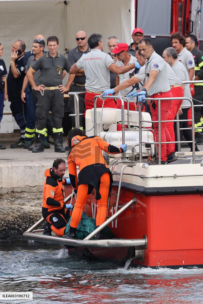 Bodies Brought Ashore From Wreck Of Sunken Yacht - Sicily