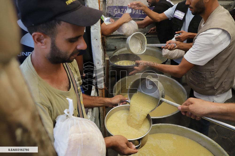 People Receive Food Aid In Jabalia Camp - Gaza