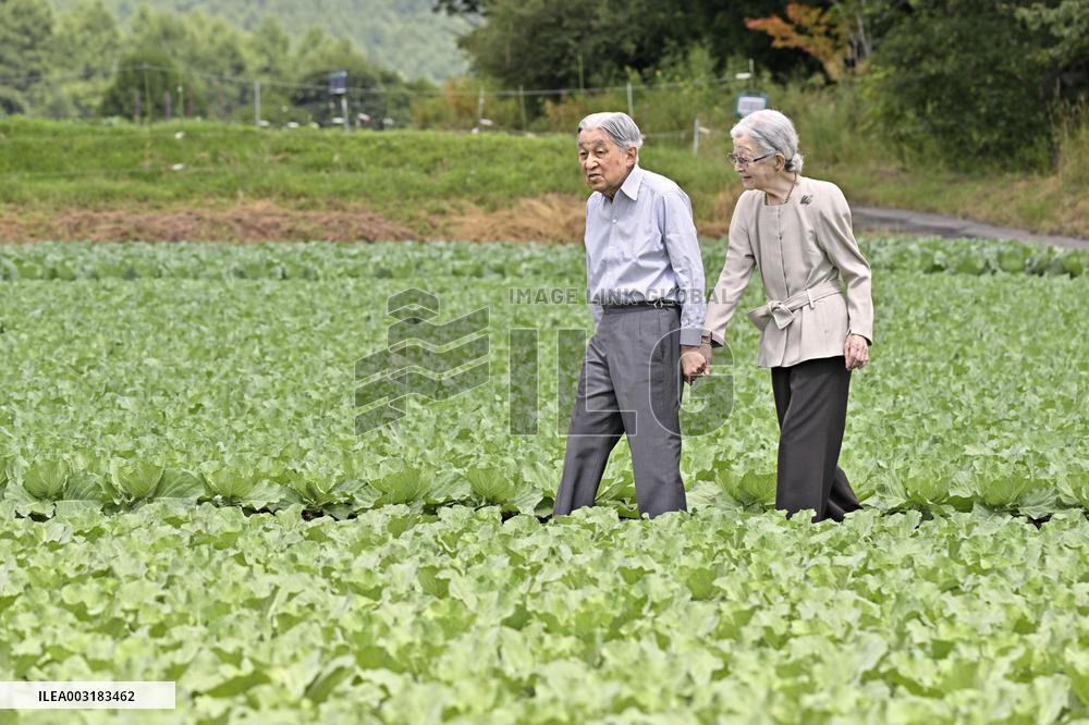 Former Japan emperor, empress in Karuizawa