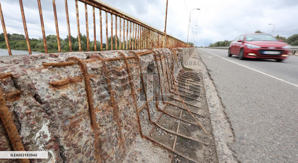 Deteriorating bridge