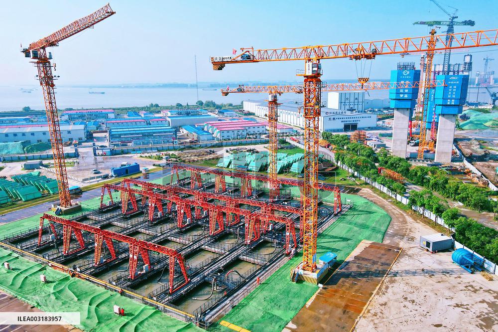 Zhangjinggao Yangtze River Bridge Construction