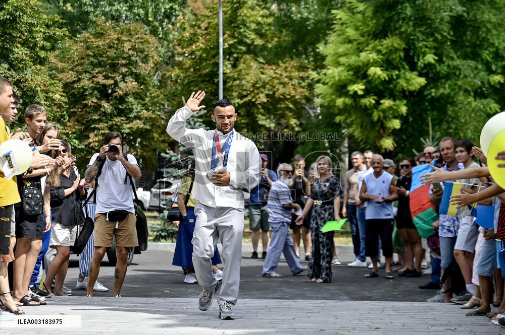 Celebrating Ukrainian athletes Parviz Nasibov and Viktoriia Kesar in Zaporizhzhia