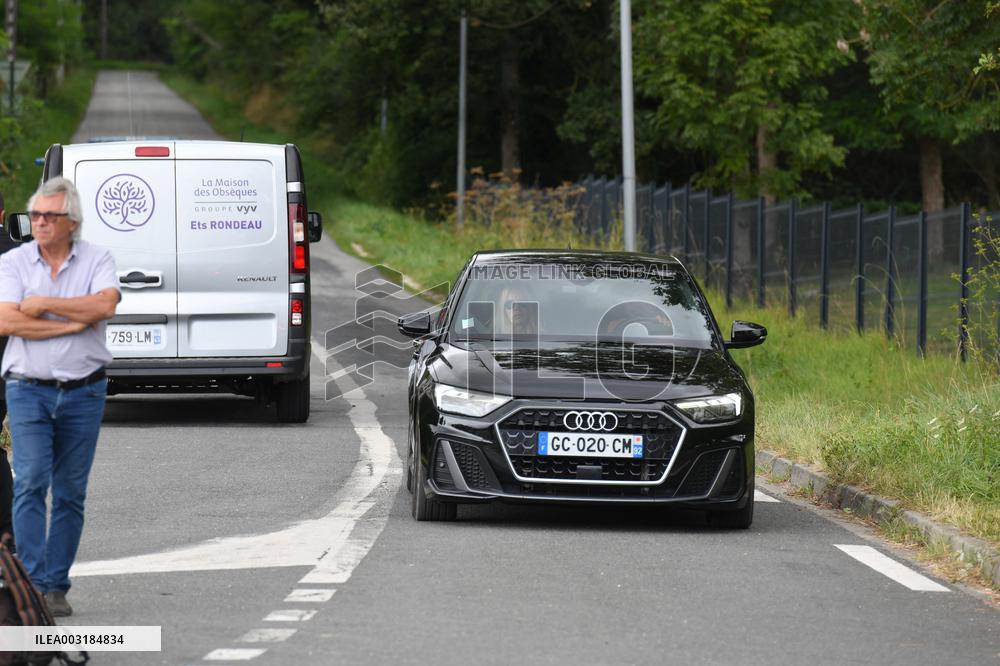 Rosalie van Breemen At Delon's Estate - Douchy