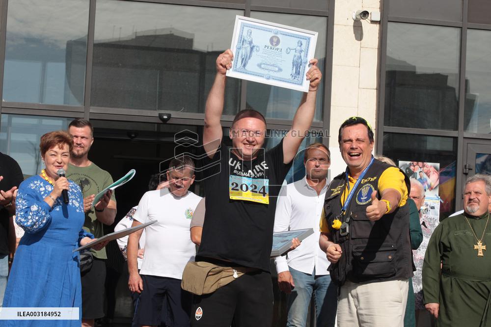 Run with Ukrainian flag in Kyiv