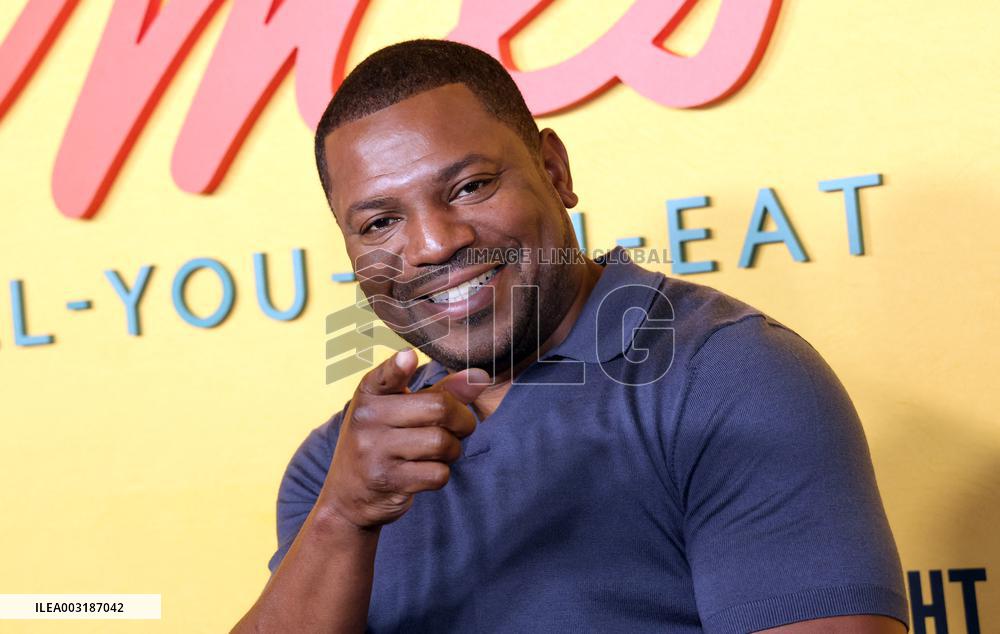 The Supremes At Earl's All-You-Can-Eat Premiere - LA