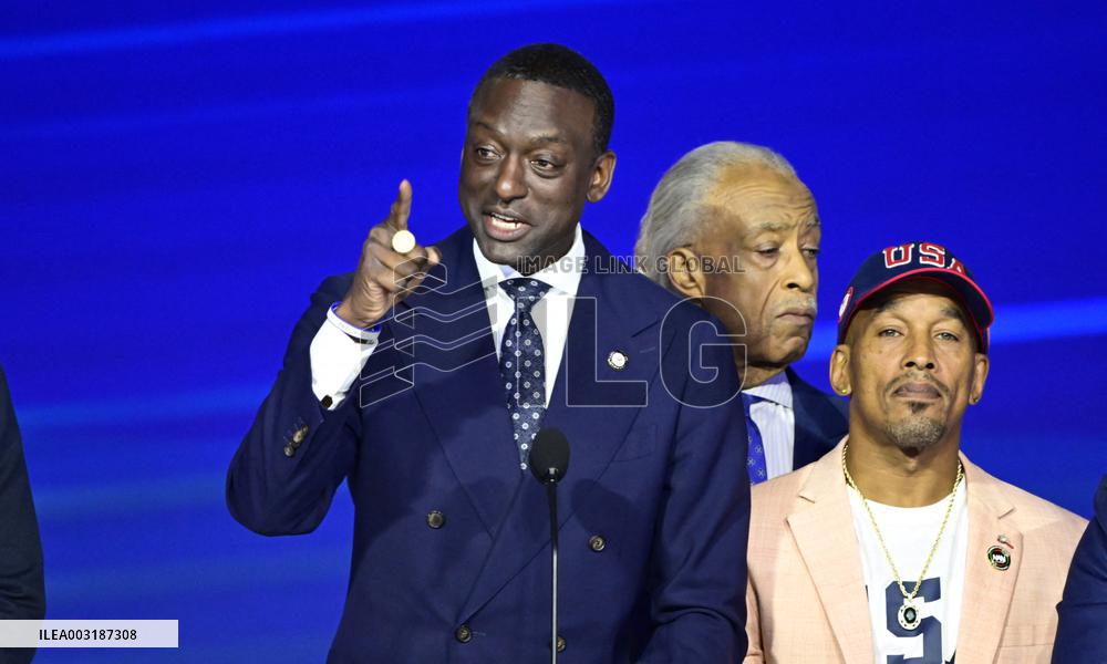 Kamala Harris Accepts Democratic Nomination - Chicago