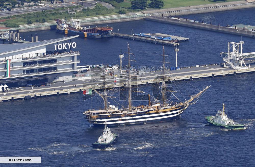 Italian Navy training ship visits Tokyo port