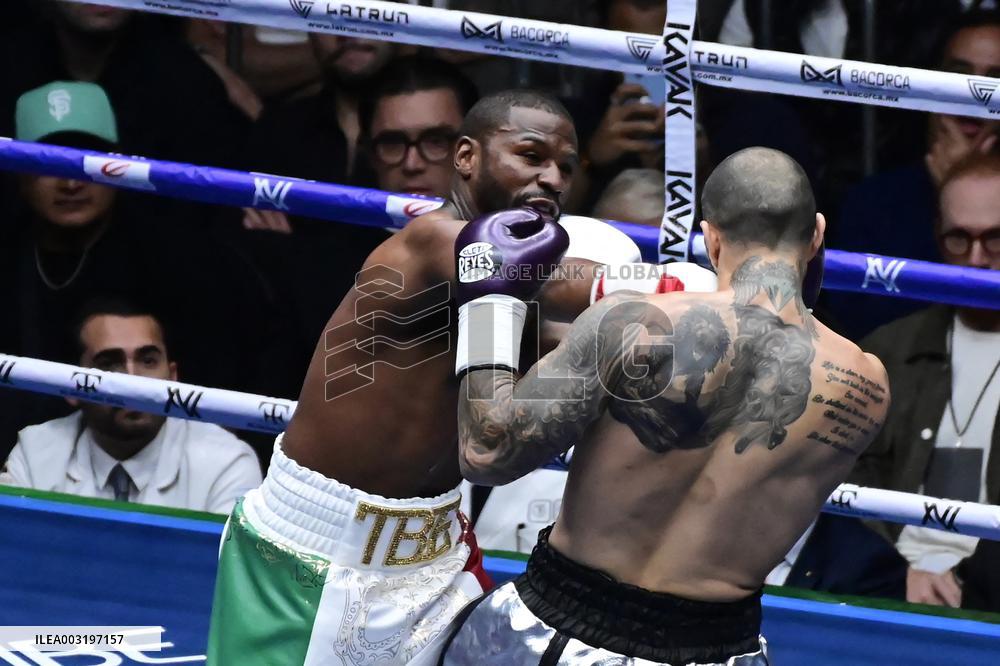 Floyd Mayweather v John Gotti III - Mexico City