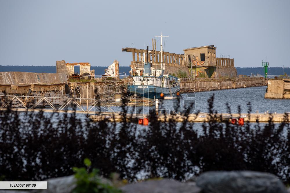 Exhibition hall at former USSR submarine base collapses into sea