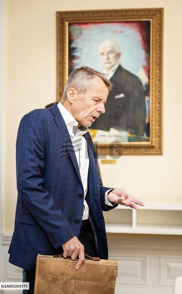 Government's state budget talks