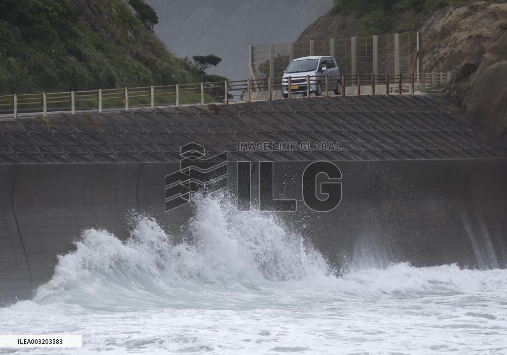 Strong typhoon heading toward southwestern Japan