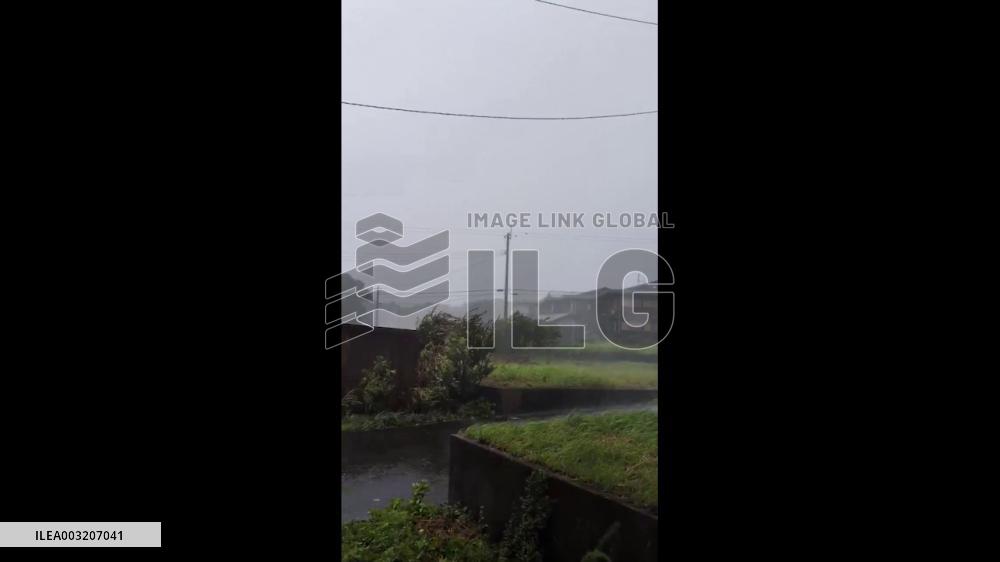 Japan: Very Strong Typhoon Shanshan Inches Toward Kyushu 4