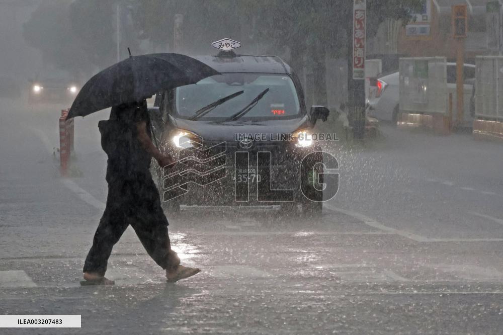 Strong typhoon heading toward southwestern Japan