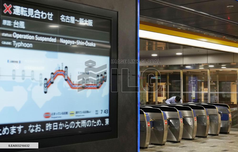 Powerful typhoon in Japan