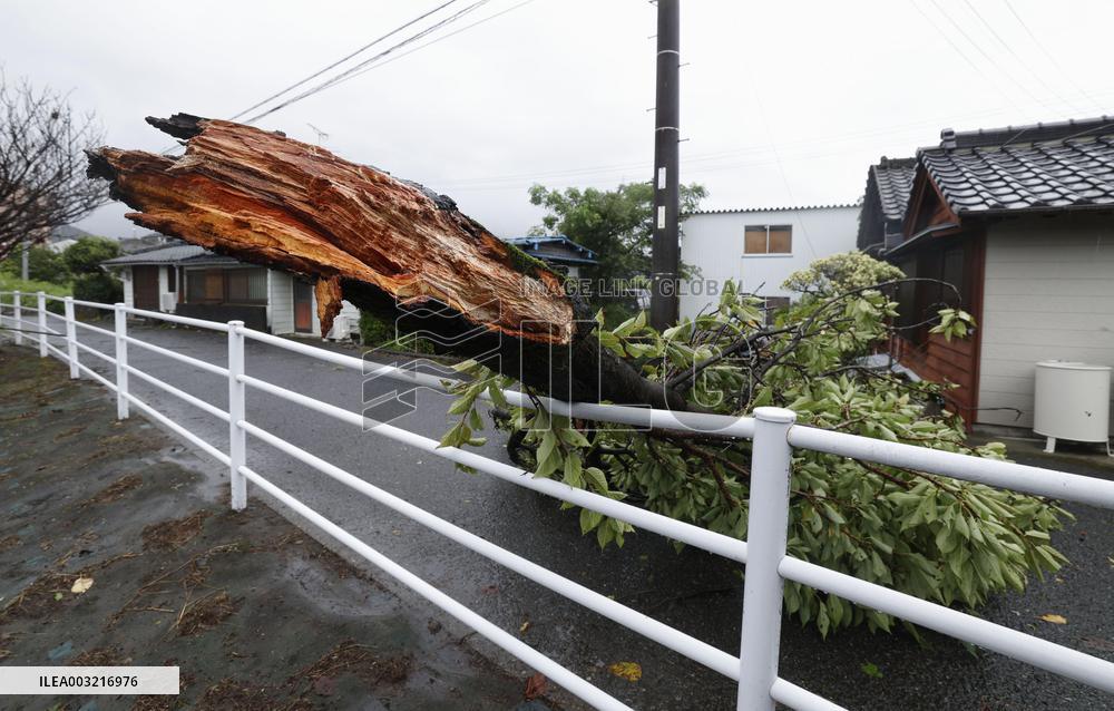 Powerful typhoon in Japan
