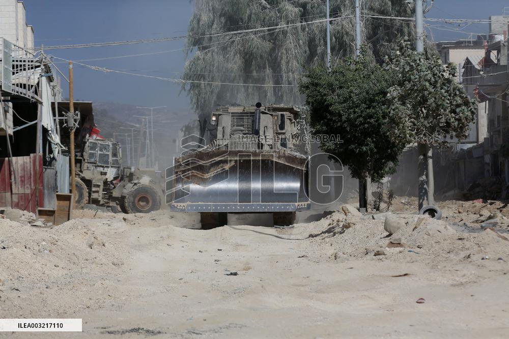 Israel Carries Out Large-Scale Raids - West Bank