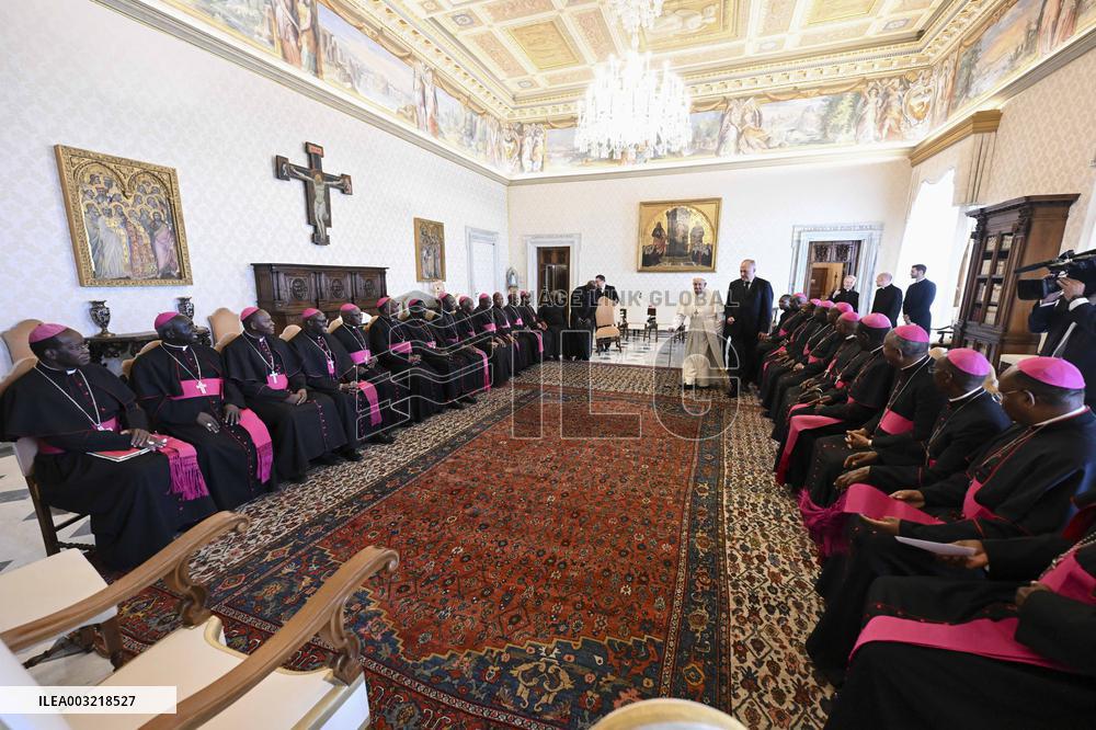 Pope Francis Holds A Private Audience - Vatican