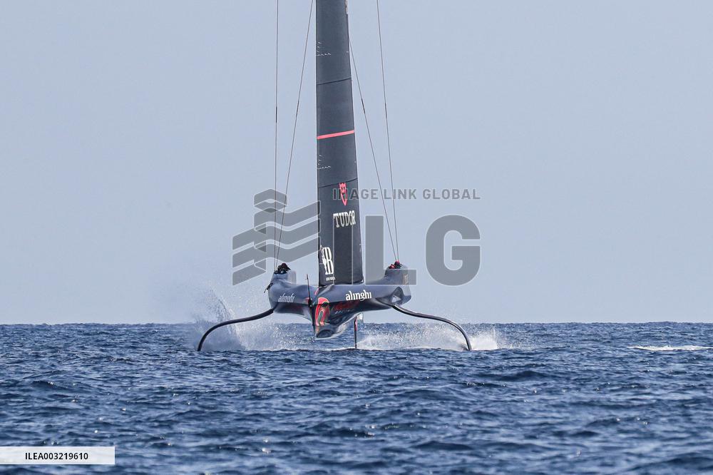 - Vela - America's Cup - Louis Vuitton Cup - Round Robin 1 & 2