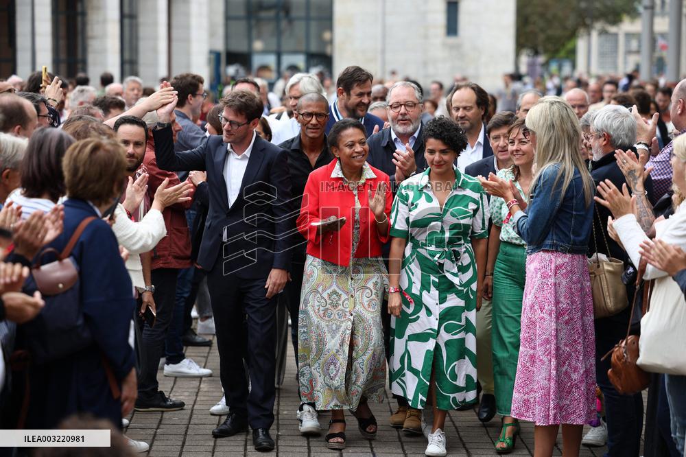 Anti-NFP Socialist Party members at PS Summer Campus - Blois - Bela