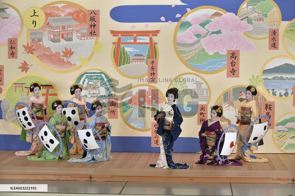 Maiko entertainers photo shoot