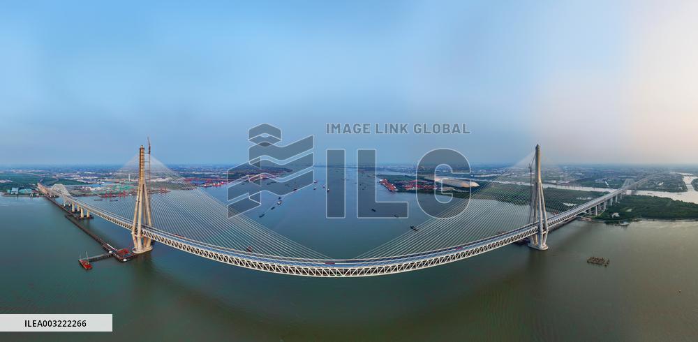 Chang-Tai Yangtze River Bridge Construction in Taixing
