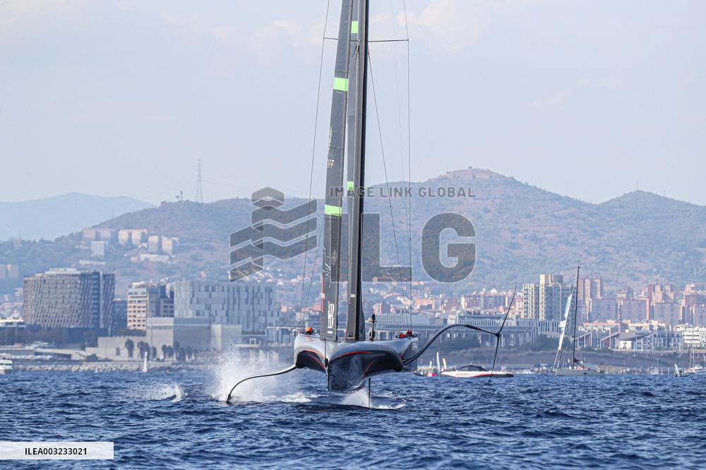 - Vela - America's Cup - Louis Vuitton Cup - Round Robin 1 & 2