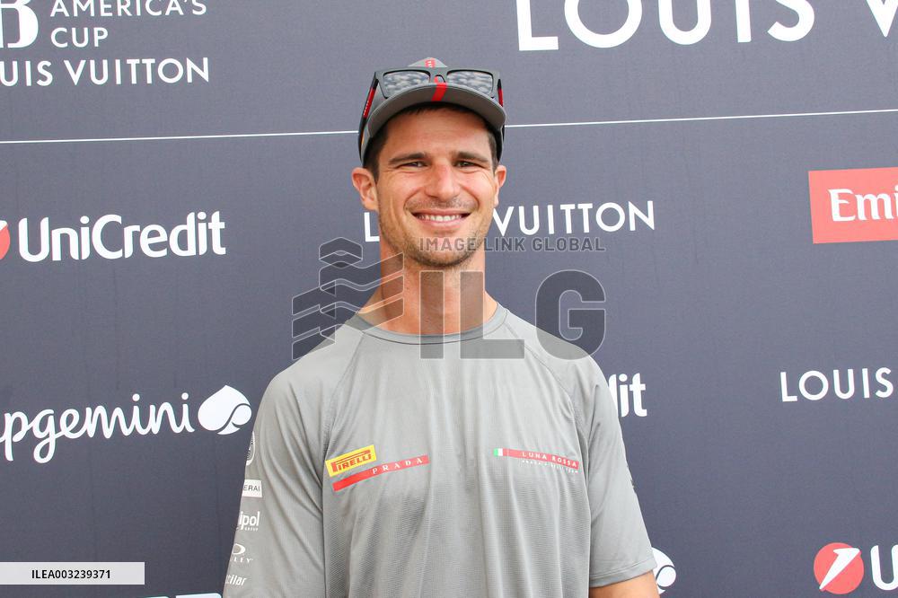 - Vela - America's Cup - Louis Vuitton Cup - Round Robin 1 & 2