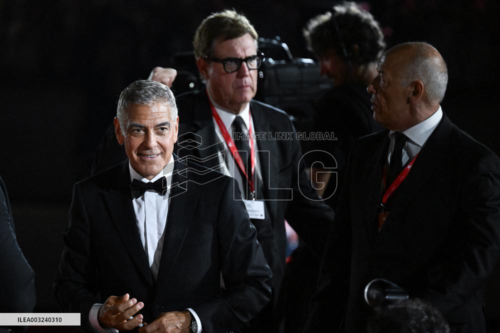 Venice Wolfs Premiere