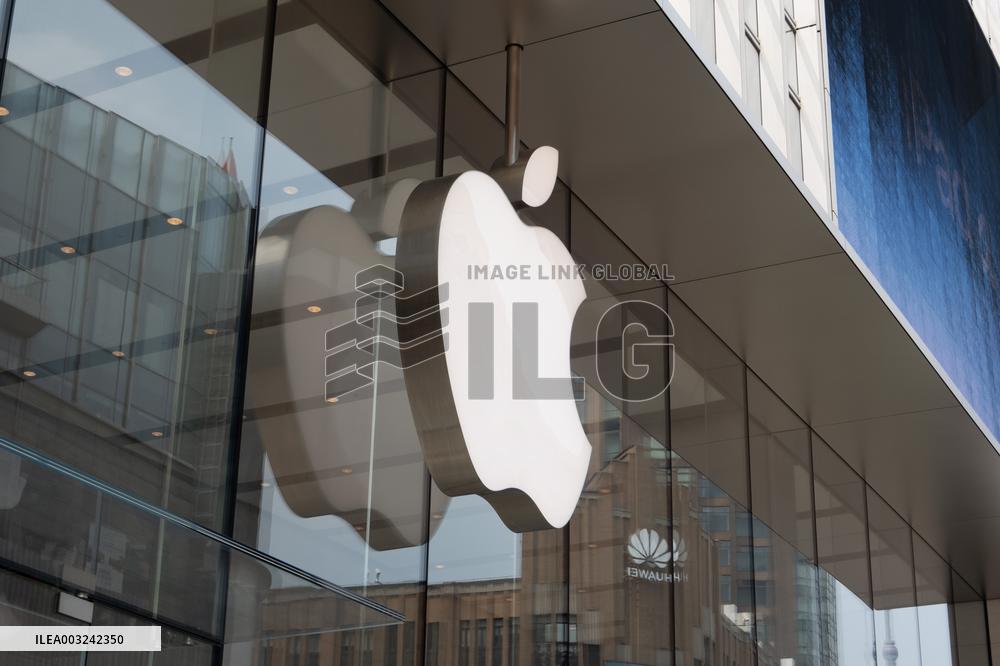 HUAWEI Apple Store in Shanghai