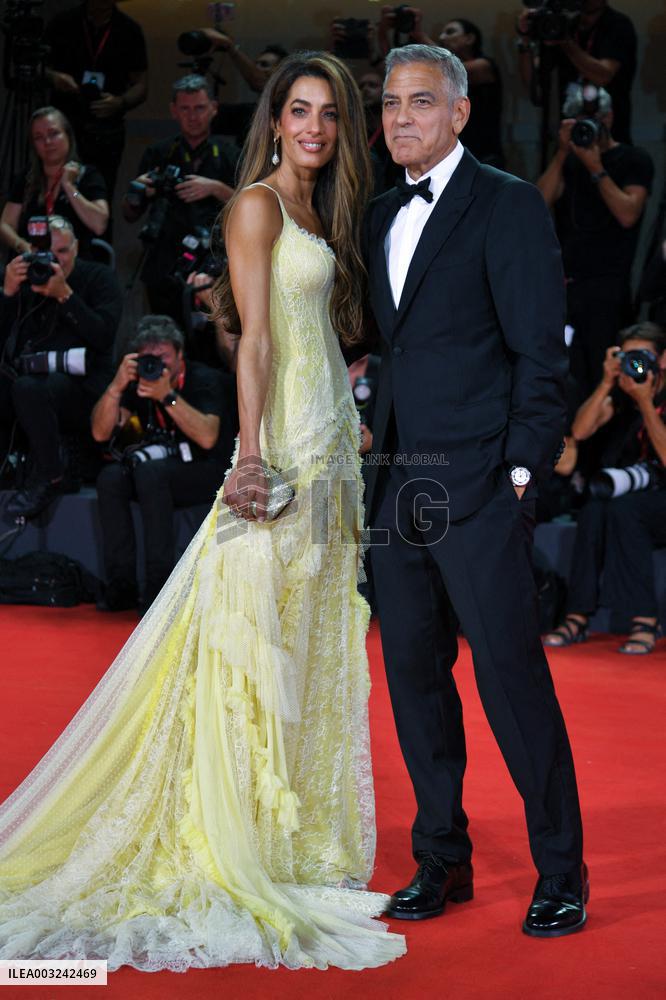 81st Mostra - The Clooneys Shine On The Red Carpet