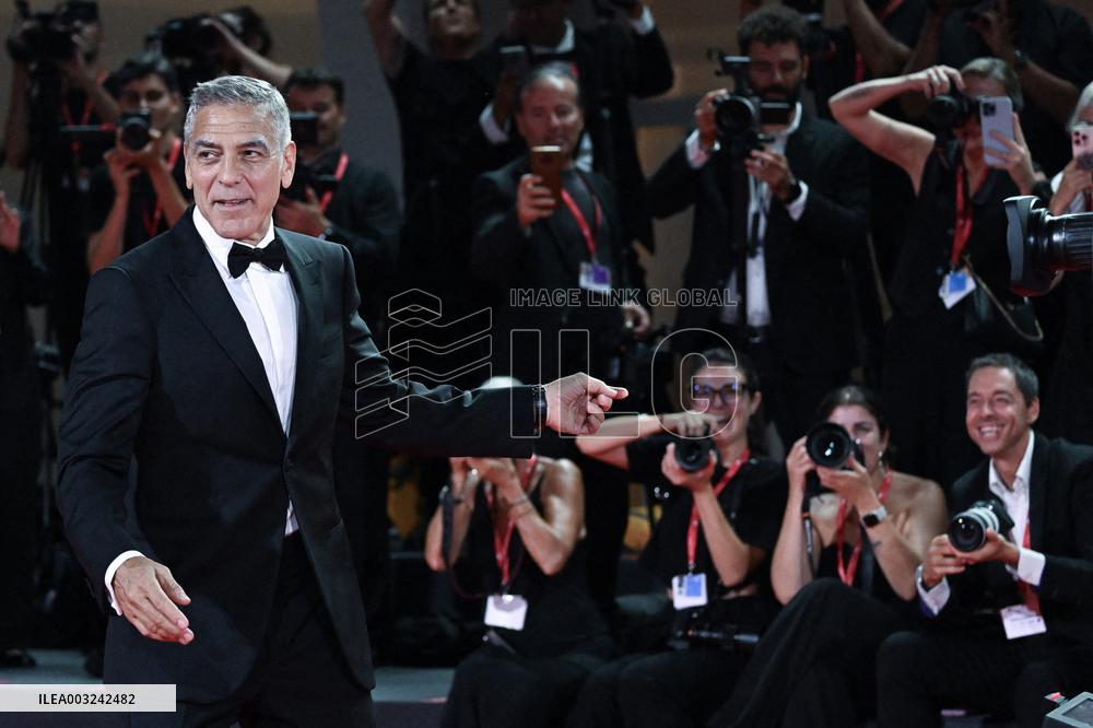 81st Mostra - The Clooneys Shine On The Red Carpet