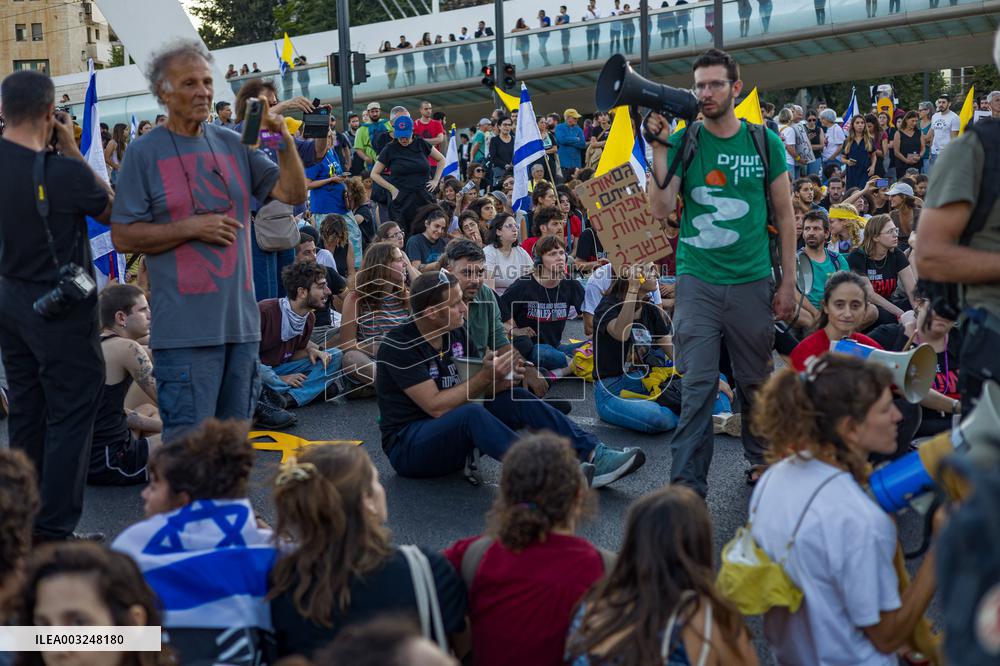 Protestors Block Roads - Jerusalem