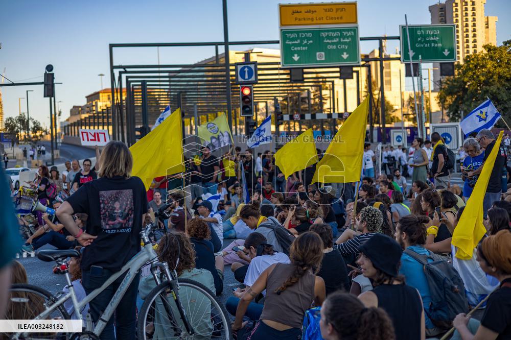 Protestors Block Roads - Jerusalem