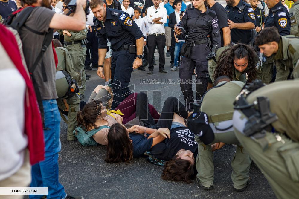 Protestors Block Roads - Jerusalem