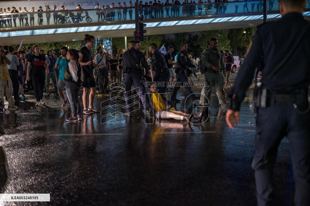 Protestors Block Roads - Jerusalem