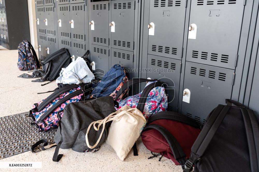 Nicole Belloubet Launches The Digital Break In Colleges - Massy