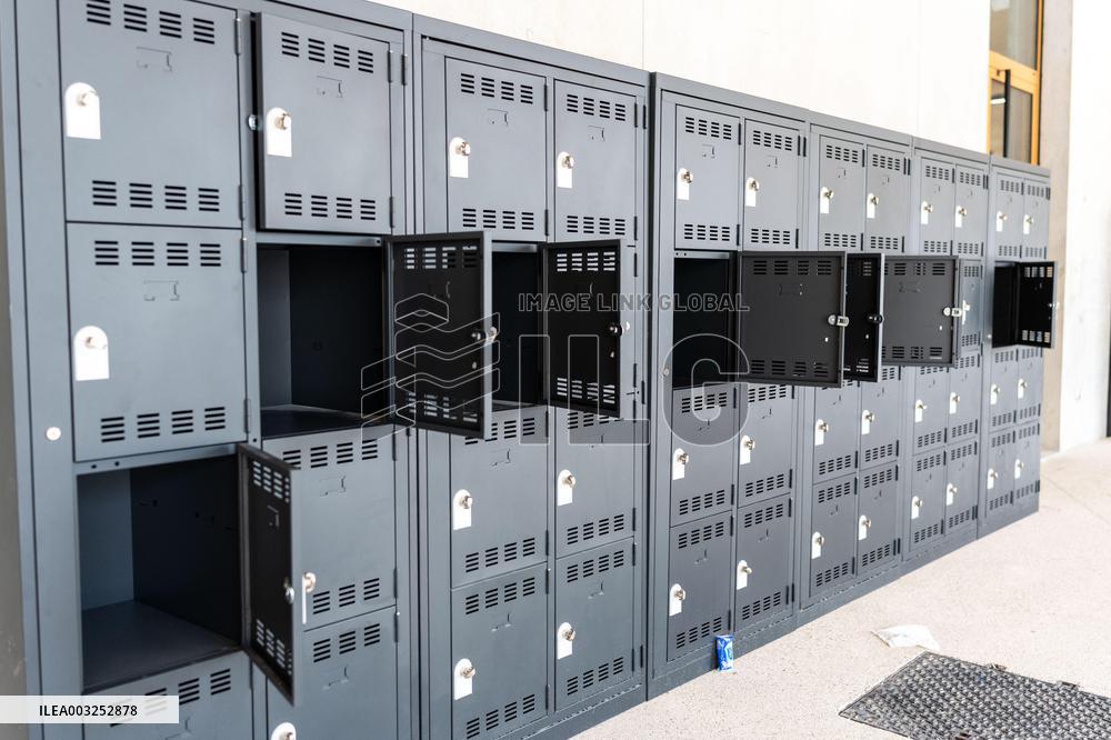 Nicole Belloubet Launches The Digital Break In Colleges - Massy