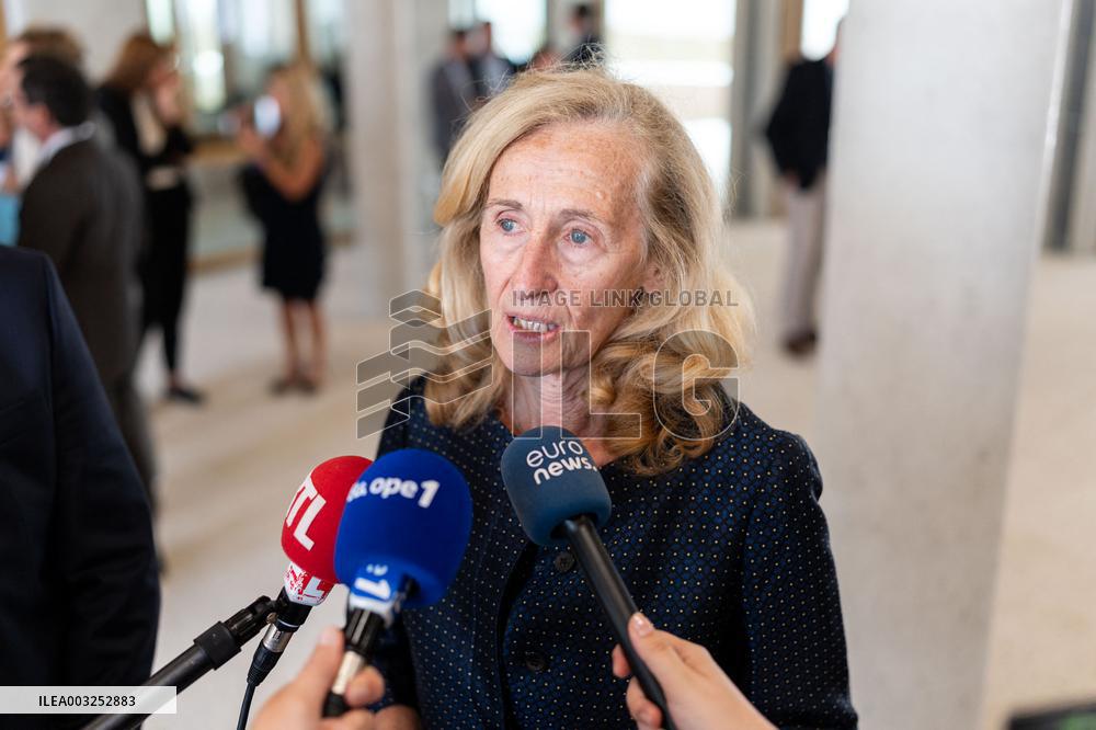 Nicole Belloubet Launches The Digital Break In Colleges - Massy